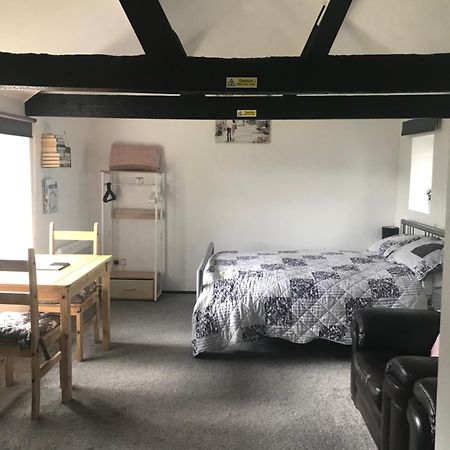 Robyns Nest, Self Catering Cottage Welshpool Exteriér fotografie